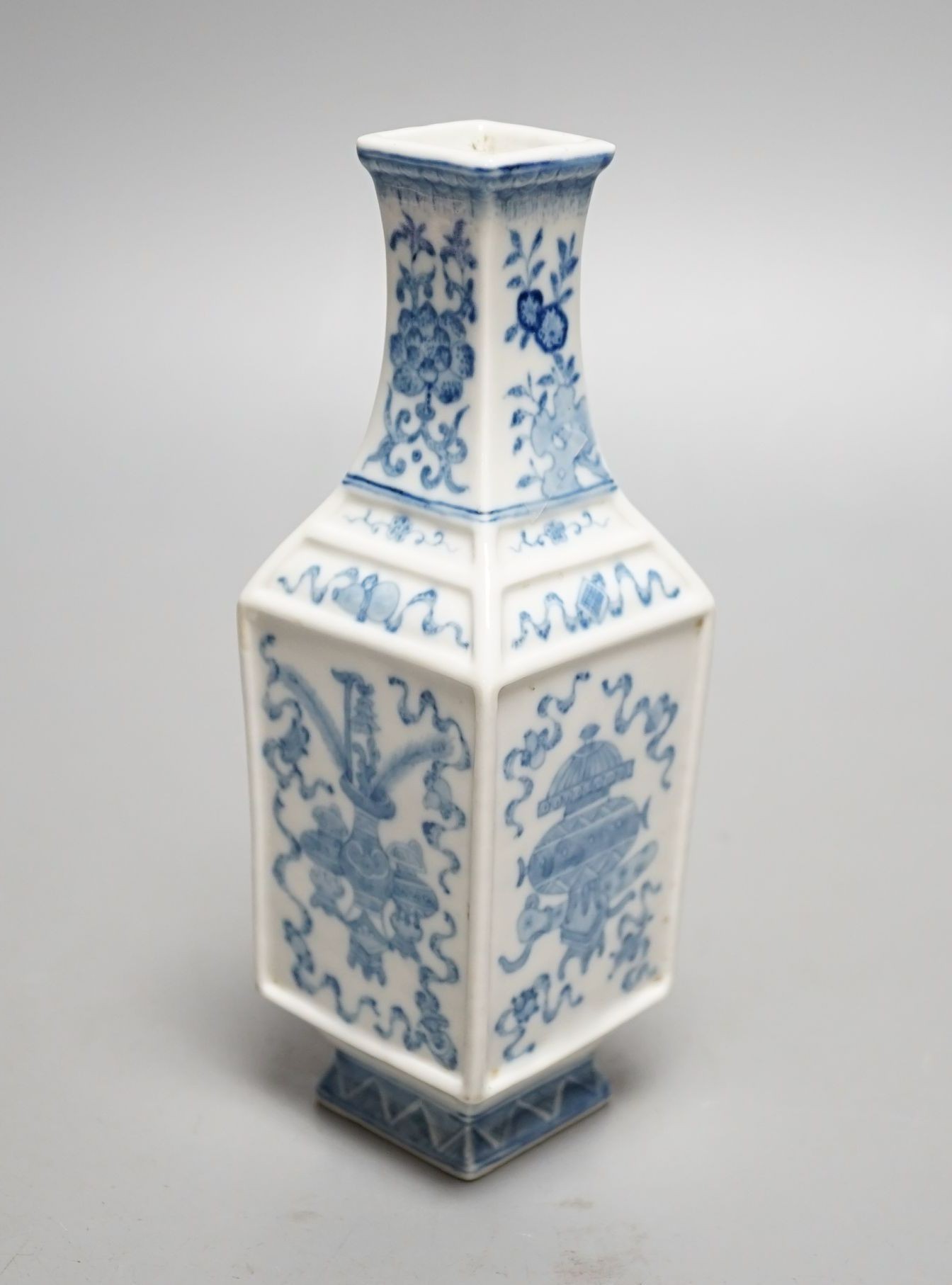 A Chinese square form blue and white vase - 16.5cm tall